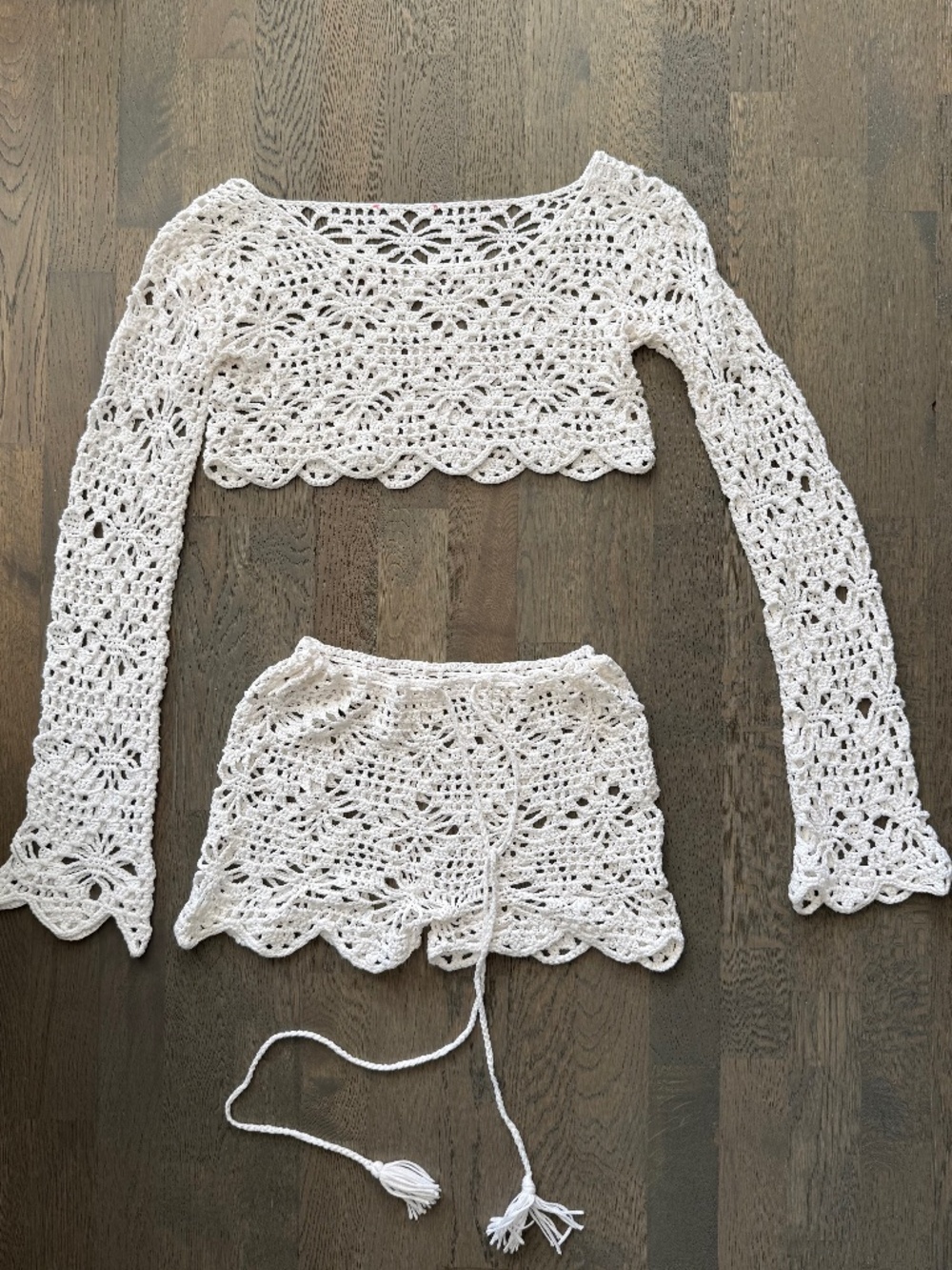 White Crochet Two-Piece Set Coverup sz S/M Long Sleeve Crop Top Drawstring Short